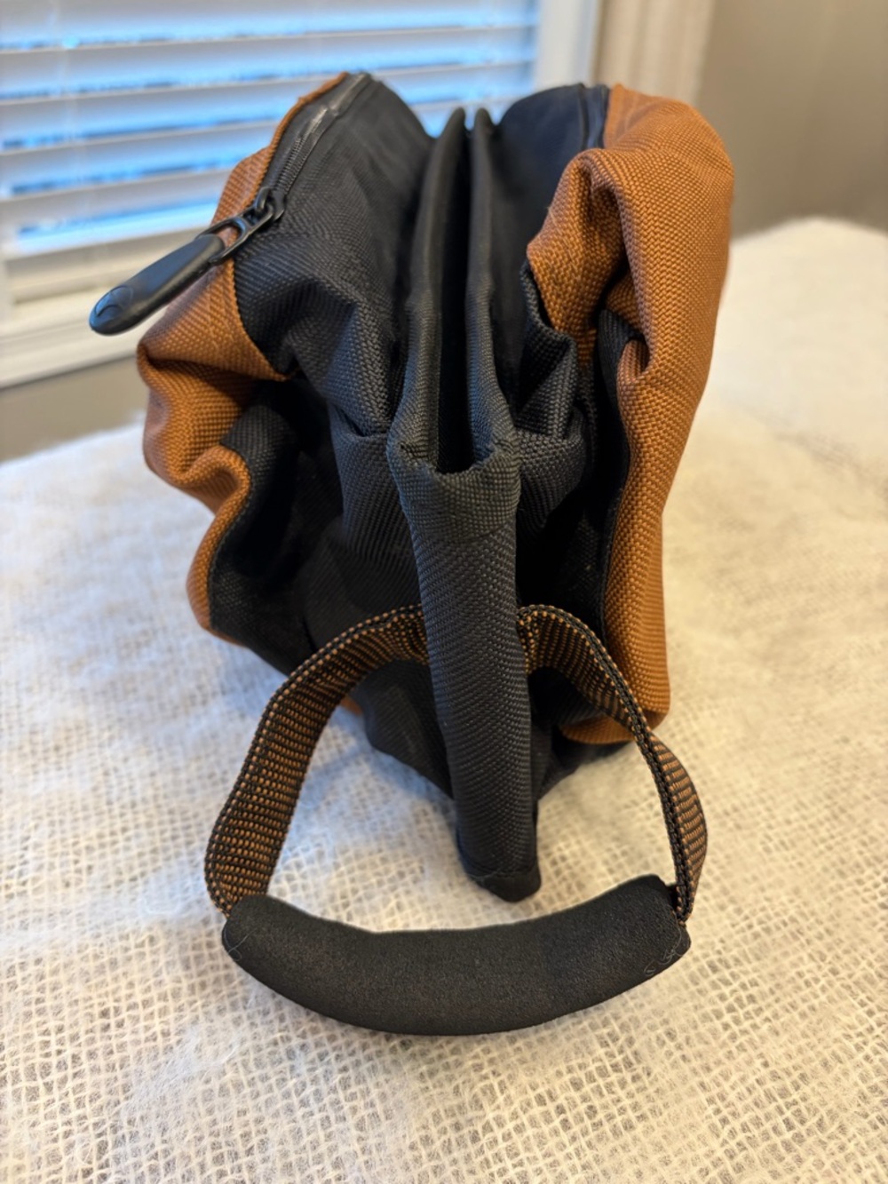 Taylor Made Lined like new Golf Shoe travel Bag - Picture 2 of 6